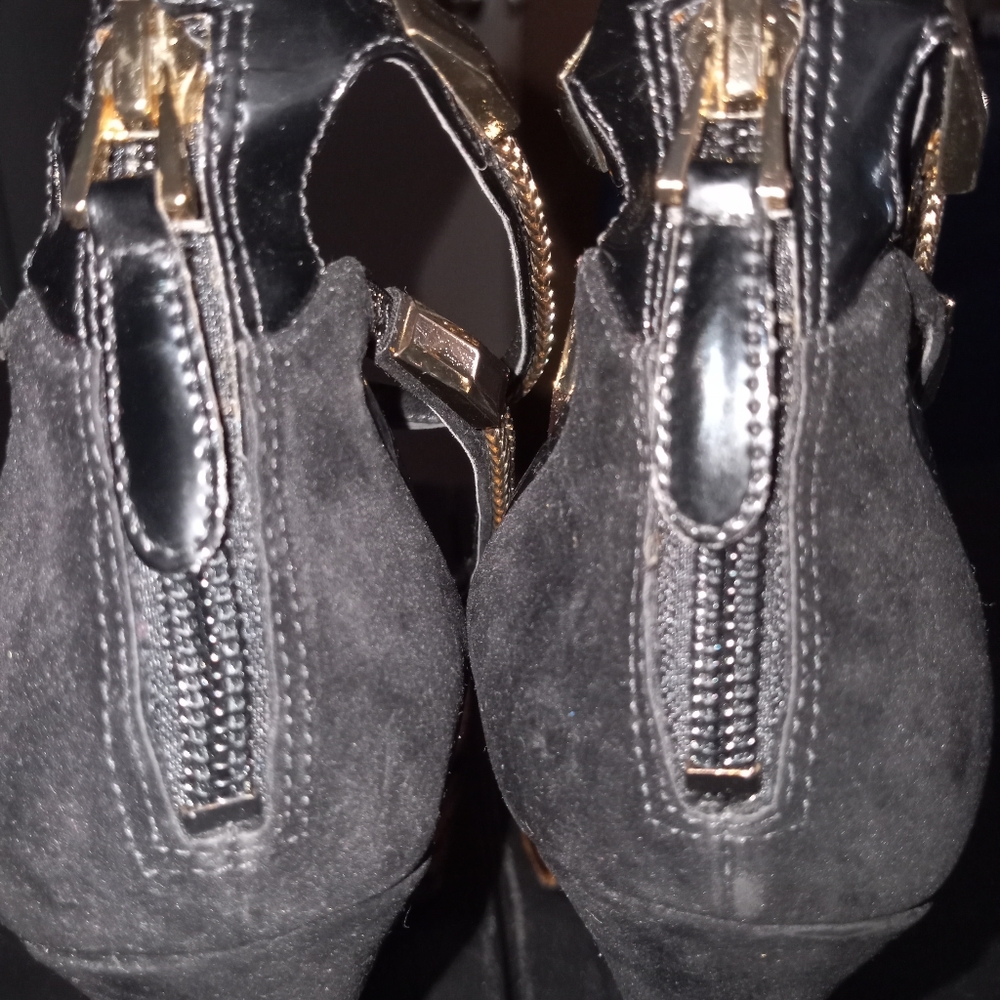 Shoes - Picture 3 of 5